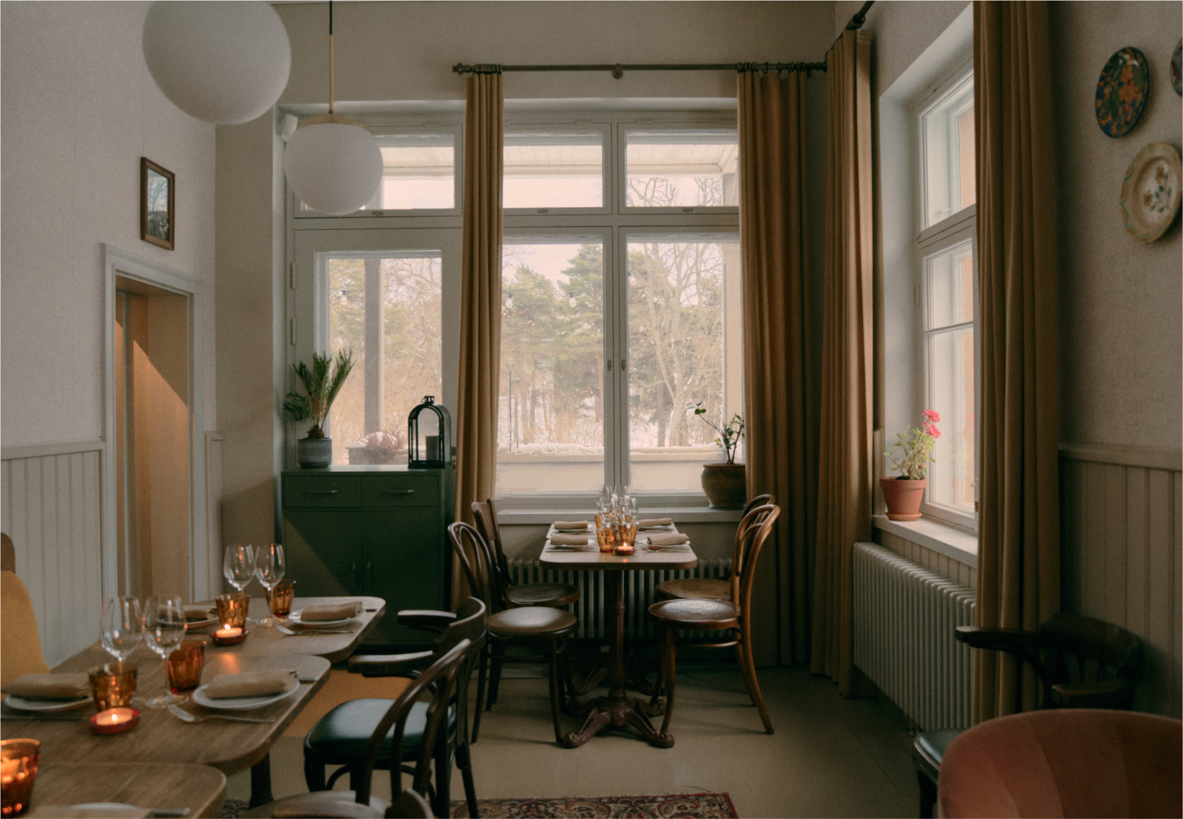 Restaurant Elm Corner Room winter light
