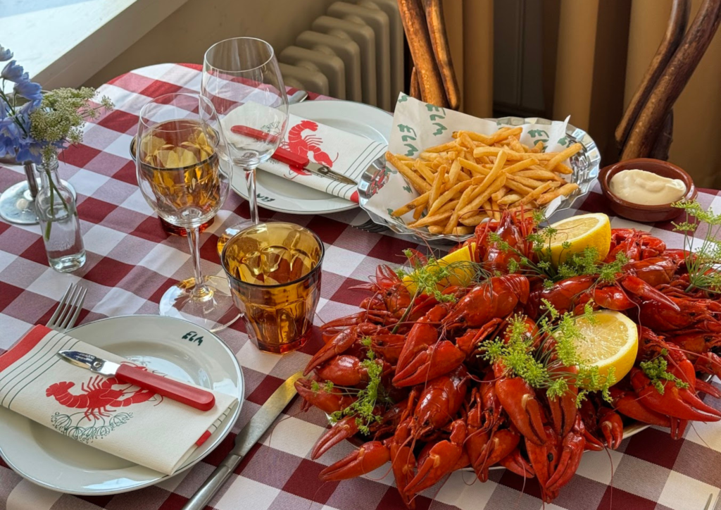 Table with crayfish